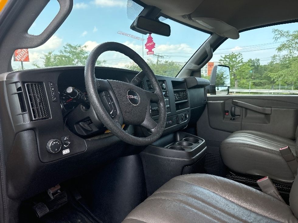 Light Duty Box Truck-Light and Medium Duty Trucks-GMC-2021-Savana G33903-Essex-MD-74,610\n\t\tmiles-$ 27,000 - Image 17