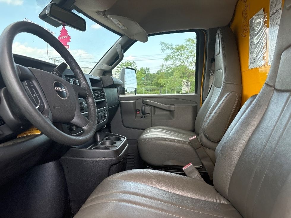Light Duty Box Truck-Light and Medium Duty Trucks-GMC-2021-Savana G33903-Essex-MD-74,610\n\t\tmiles-$ 27,000 - Image 18