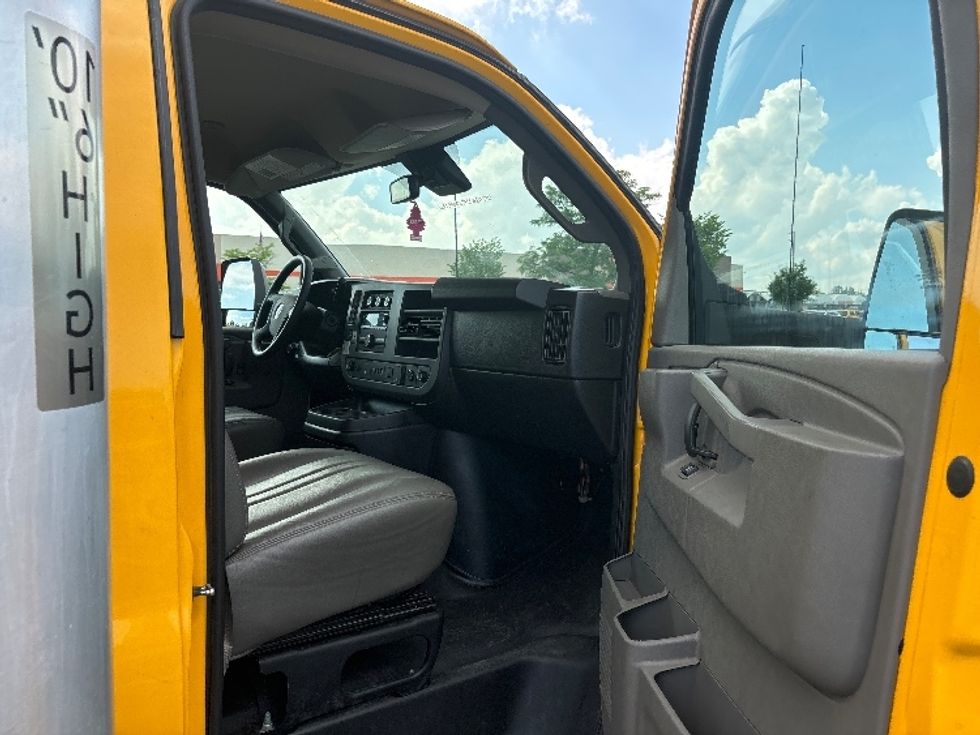 Light Duty Box Truck-Light and Medium Duty Trucks-GMC-2021-Savana G33903-Essex-MD-74,610\n\t\tmiles-$ 27,000 - Image 19