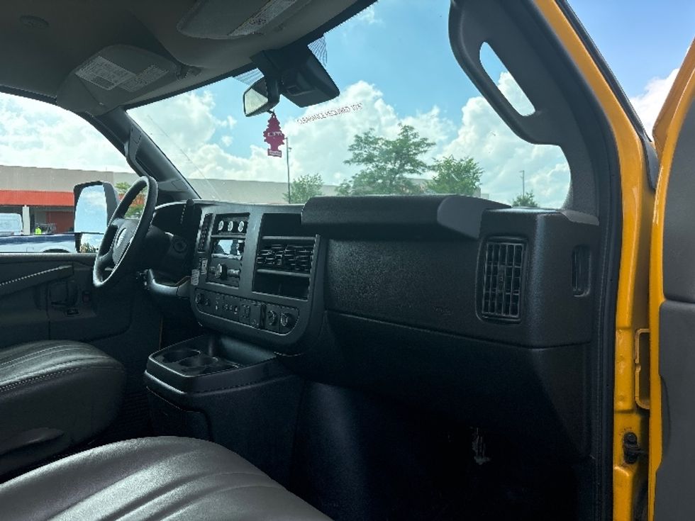 Light Duty Box Truck-Light and Medium Duty Trucks-GMC-2021-Savana G33903-Essex-MD-74,610\n\t\tmiles-$ 27,000 - Image 20