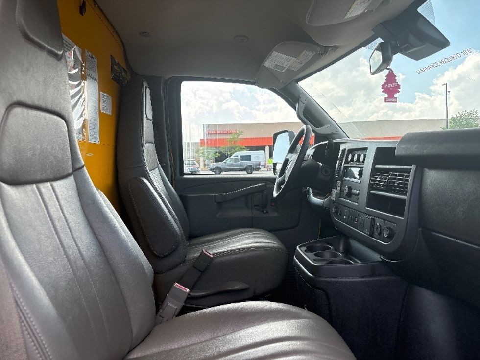Light Duty Box Truck-Light and Medium Duty Trucks-GMC-2021-Savana G33903-Essex-MD-74,610\n\t\tmiles-$ 27,000 - Image 21