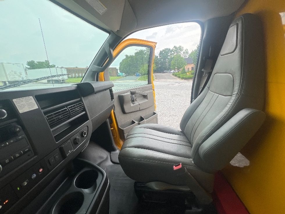 Light Duty Box Truck-Light and Medium Duty Trucks-GMC-2021-Savana G33903-Essex-MD-94,914\n\t\tmiles-$ 25,000 - Image 18