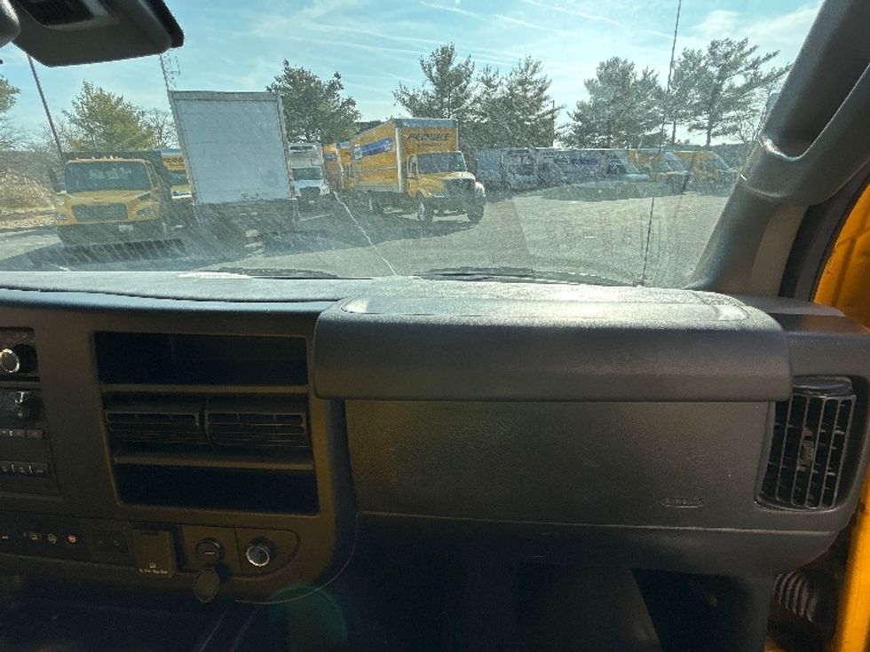 Light Duty Box Truck-Light and Medium Duty Trucks-GMC-2021-Savana G33903-Essex-MD-97,924\n\t\tmiles-$ 26,000 - Image 21