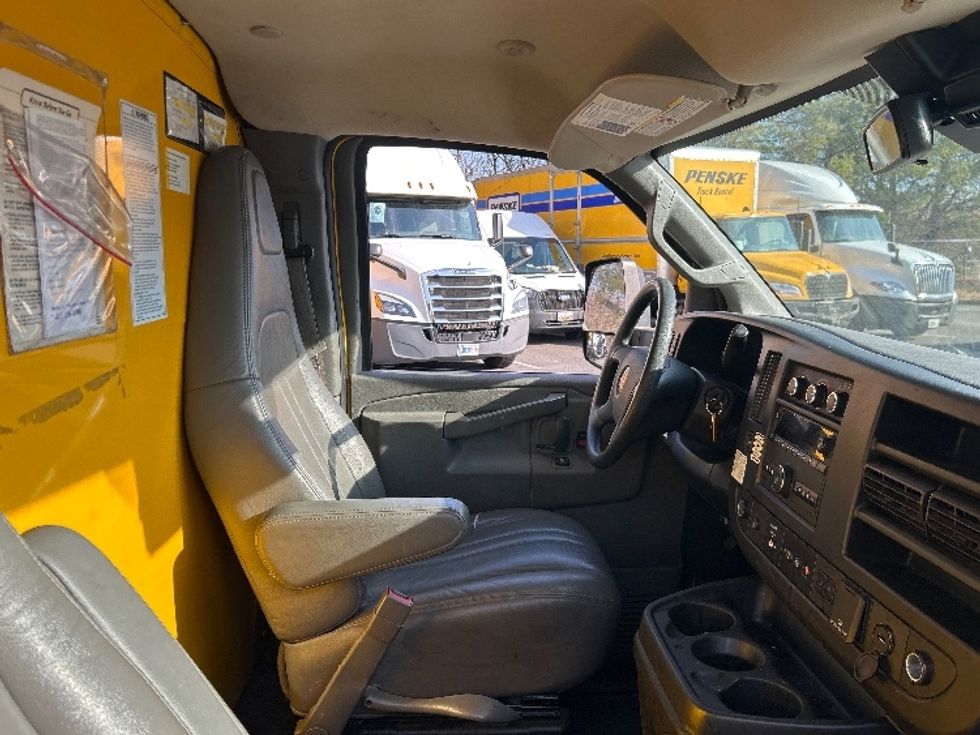 Light Duty Box Truck-Light and Medium Duty Trucks-GMC-2021-Savana G33903-Essex-MD-97,924\n\t\tmiles-$ 26,000 - Image 22