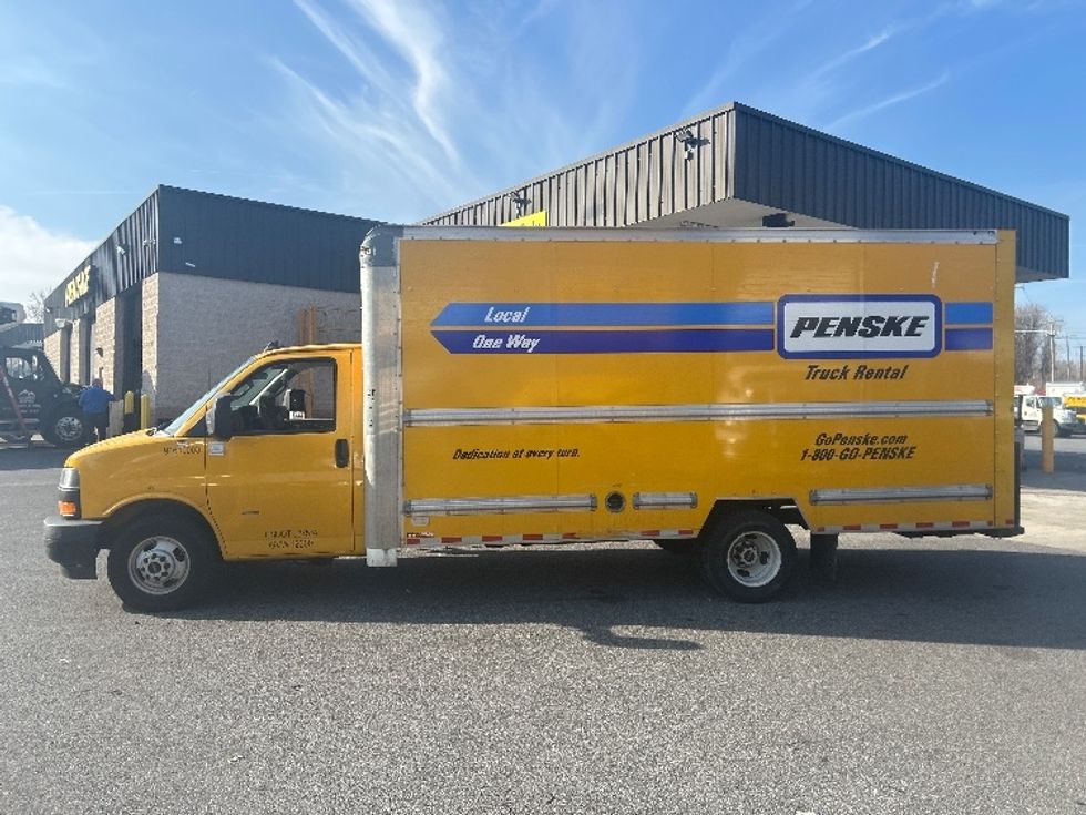 Light Duty Box Truck-Light and Medium Duty Trucks-GMC-2021-Savana G33903-Essex-MD-97,924\n\t\tmiles-$ 26,000 - Image 4