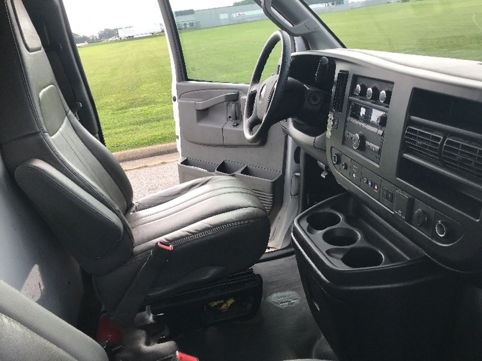 Light Duty Box Truck-Light and Medium Duty Trucks-GMC-2021-Savana G33903-Evansville-IN-107,540\n\t\tmiles-$ 27,500 - Image 22