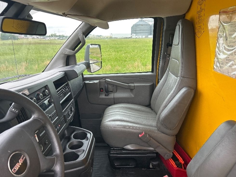 Light Duty Box Truck-Light and Medium Duty Trucks-GMC-2021-Savana G33903-Evansville-IN-77,940\n\t\tmiles-$ 26,750 - Image 18