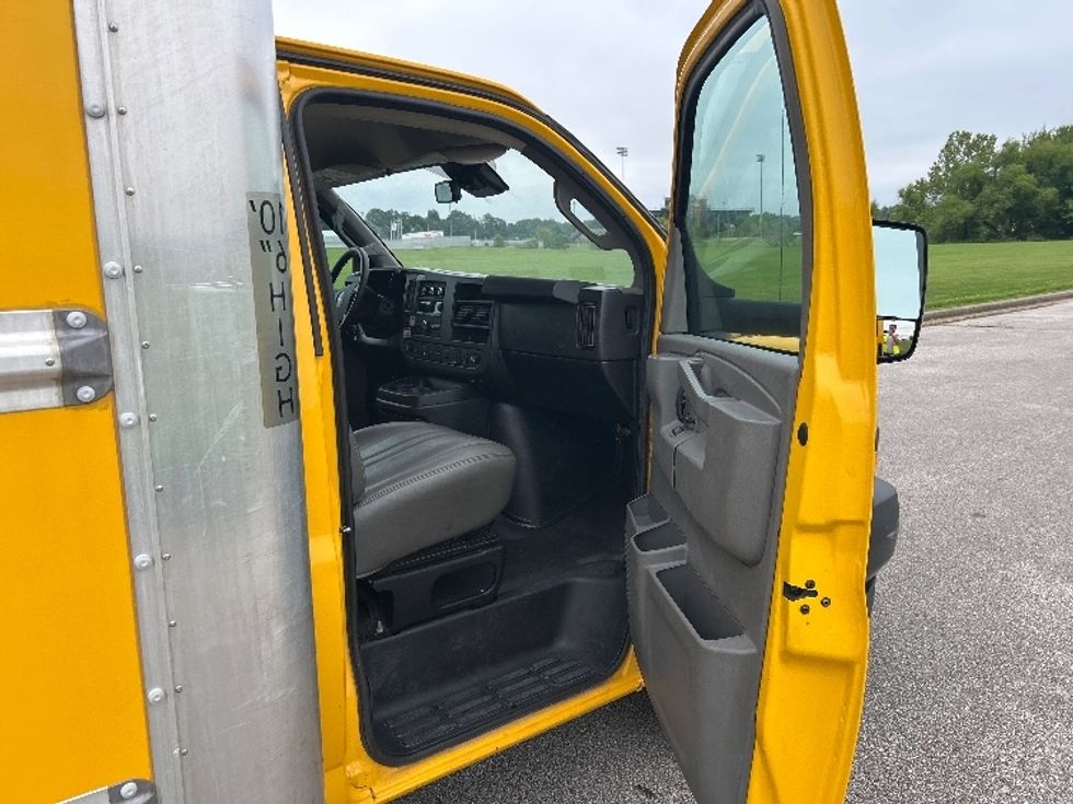 Light Duty Box Truck-Light and Medium Duty Trucks-GMC-2021-Savana G33903-Evansville-IN-77,940\n\t\tmiles-$ 26,750 - Image 19