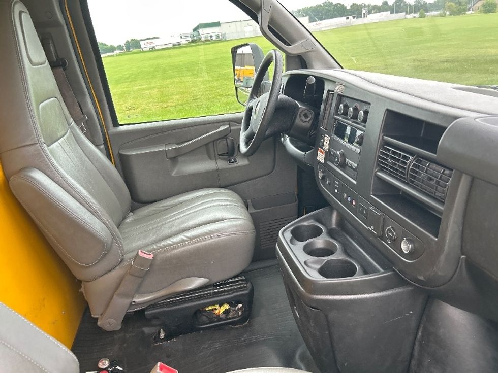 Light Duty Box Truck-Light and Medium Duty Trucks-GMC-2021-Savana G33903-Evansville-IN-77,940\n\t\tmiles-$ 26,750 - Image 21