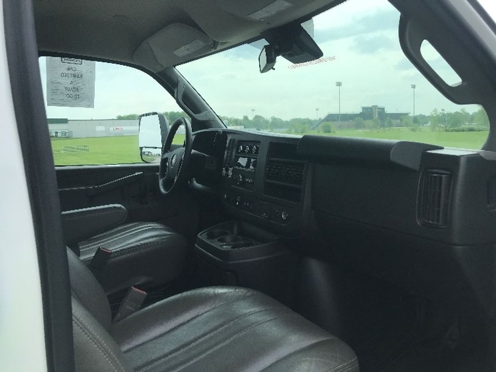Light Duty Box Truck-Light and Medium Duty Trucks-GMC-2021-Savana G33903-Evansville-IN-96,289\n\t\tmiles-$ 27,500 - Image 22