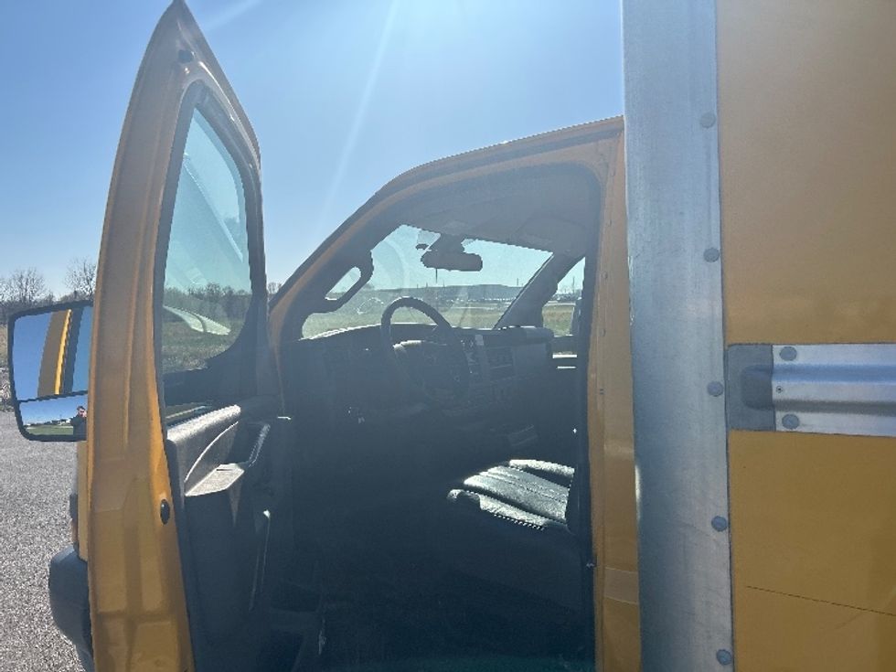 Light Duty Box Truck-Light and Medium Duty Trucks-GMC-2021-Savana G33903-Evansville-IN-98,198\n\t\tmiles-$ 25,500 - Image 16