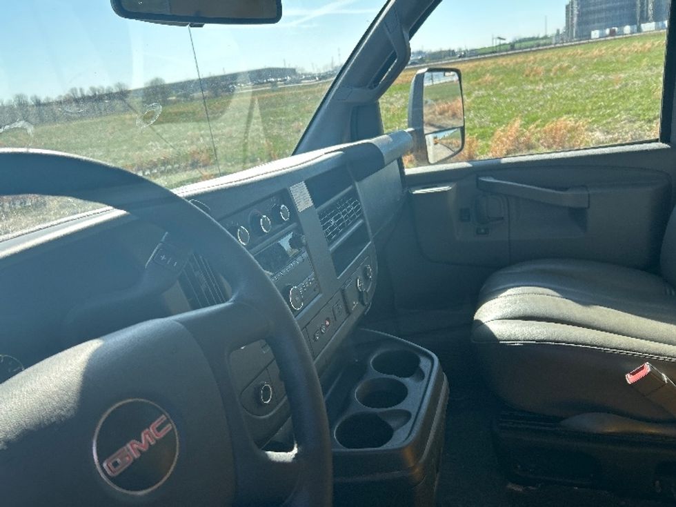 Light Duty Box Truck-Light and Medium Duty Trucks-GMC-2021-Savana G33903-Evansville-IN-98,198\n\t\tmiles-$ 25,500 - Image 17