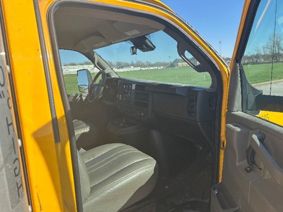 Light Duty Box Truck-Light and Medium Duty Trucks-GMC-2021-Savana G33903-Evansville-IN-98,198\n\t\tmiles-$ 25,500 - Image 20