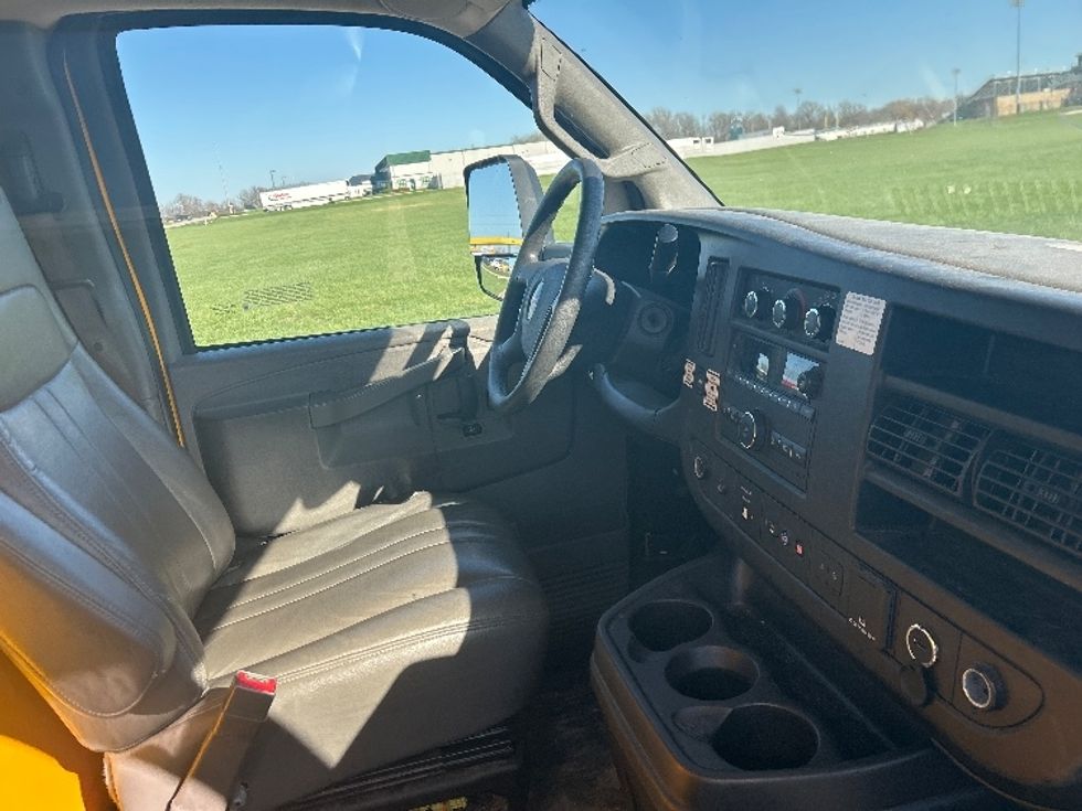 Light Duty Box Truck-Light and Medium Duty Trucks-GMC-2021-Savana G33903-Evansville-IN-98,198\n\t\tmiles-$ 25,500 - Image 22