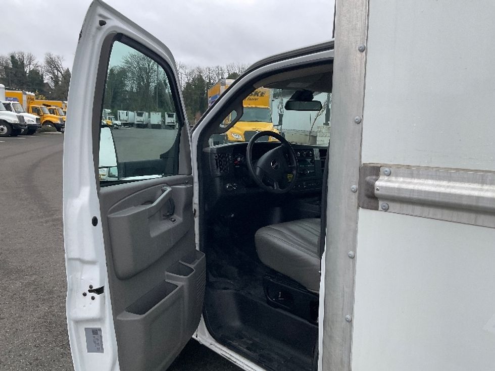Light Duty Box Truck-Light and Medium Duty Trucks-GMC-2021-Savana G33903-Everett-WA-105,551\n\t\tmiles-$ 30,000 - Image 13