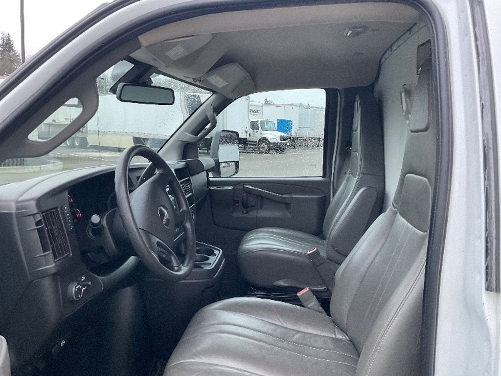 Light Duty Box Truck-Light and Medium Duty Trucks-GMC-2021-Savana G33903-Everett-WA-105,551\n\t\tmiles-$ 30,000 - Image 16
