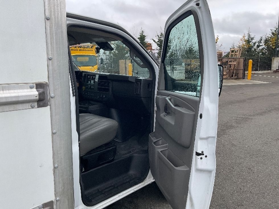 Light Duty Box Truck-Light and Medium Duty Trucks-GMC-2021-Savana G33903-Everett-WA-105,551\n\t\tmiles-$ 30,000 - Image 17