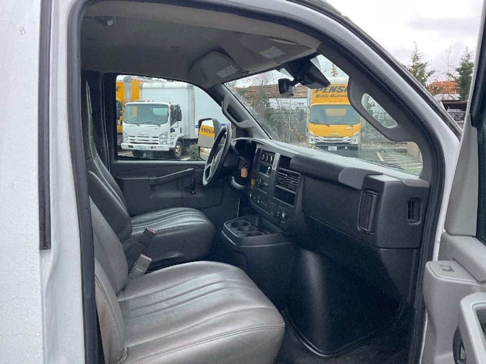 Light Duty Box Truck-Light and Medium Duty Trucks-GMC-2021-Savana G33903-Everett-WA-105,551\n\t\tmiles-$ 30,000 - Image 19