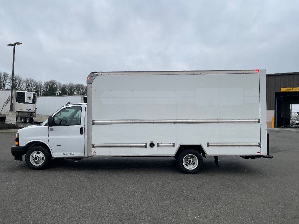 Light Duty Box Truck-Light and Medium Duty Trucks-GMC-2021-Savana G33903-Everett-WA-105,551\n\t\tmiles-$ 30,000 - Image 4
