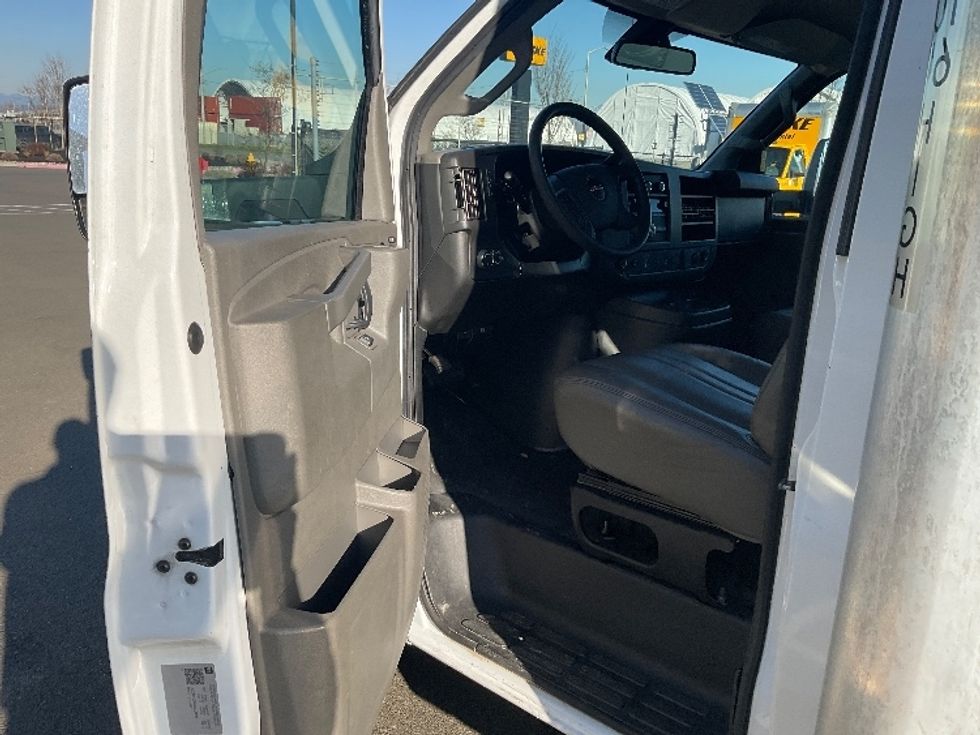 Light Duty Box Truck-Light and Medium Duty Trucks-GMC-2021-Savana G33903-Everett-WA-110,146\n\t\tmiles-$ 29,500 - Image 13