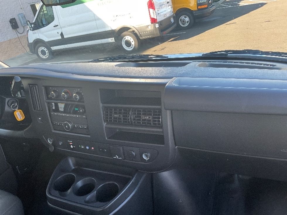 Light Duty Box Truck-Light and Medium Duty Trucks-GMC-2021-Savana G33903-Everett-WA-110,146\n\t\tmiles-$ 29,500 - Image 18