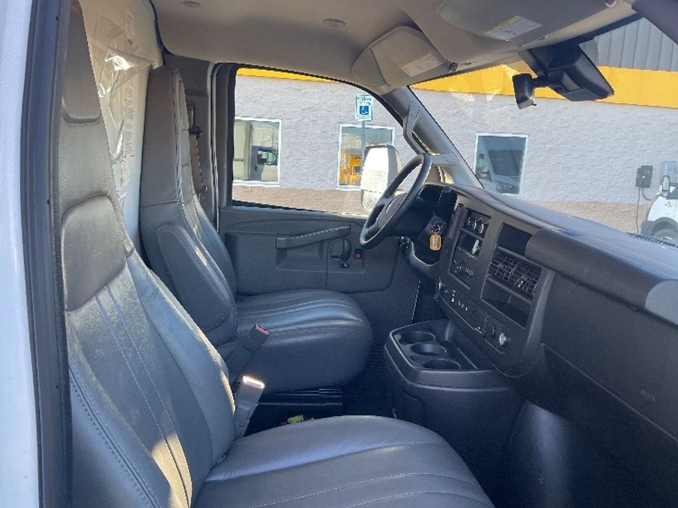 Light Duty Box Truck-Light and Medium Duty Trucks-GMC-2021-Savana G33903-Everett-WA-110,146\n\t\tmiles-$ 29,500 - Image 19