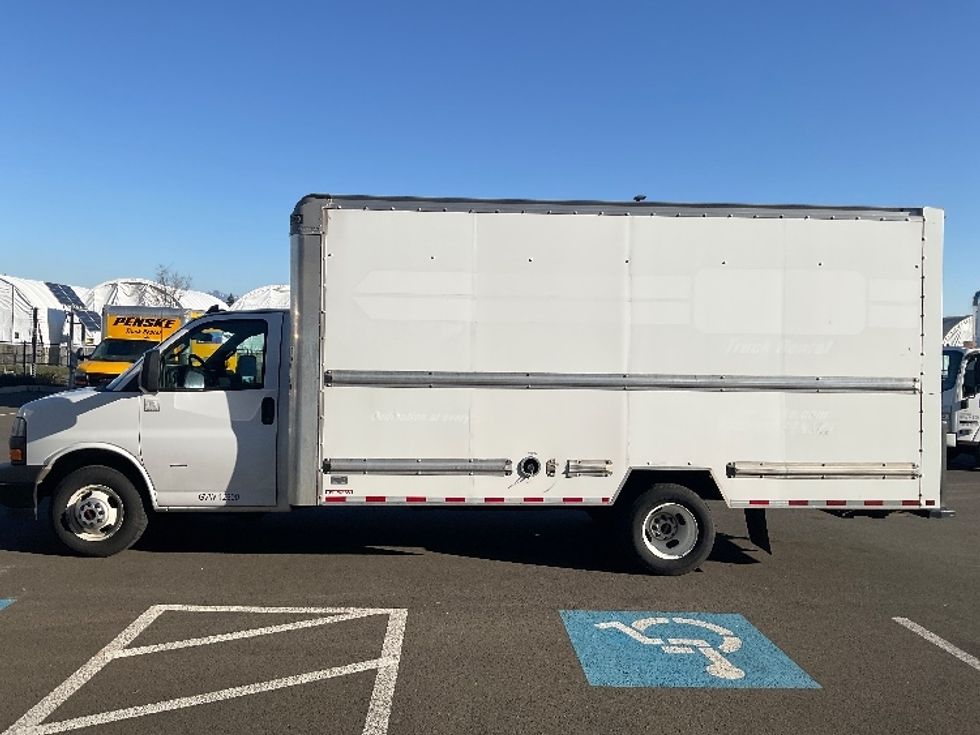 Light Duty Box Truck-Light and Medium Duty Trucks-GMC-2021-Savana G33903-Everett-WA-110,146\n\t\tmiles-$ 29,500 - Image 4