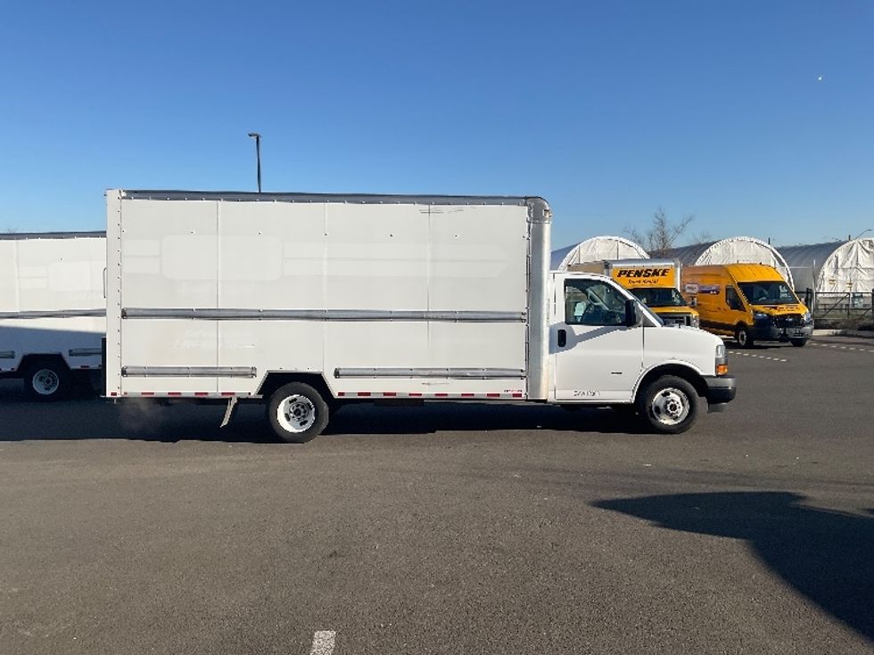 Light Duty Box Truck-Light and Medium Duty Trucks-GMC-2021-Savana G33903-Everett-WA-115,323\n\t\tmiles-$ 29,000 - Image 15