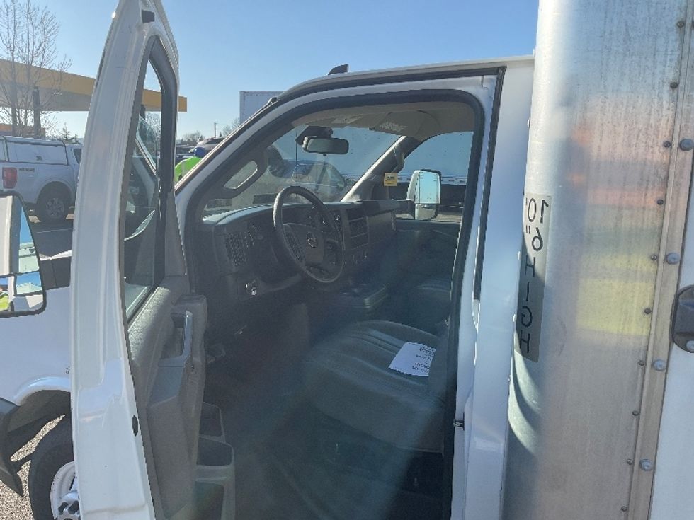 Light Duty Box Truck-Light and Medium Duty Trucks-GMC-2021-Savana G33903-Everett-WA-115,323\n\t\tmiles-$ 29,000 - Image 16