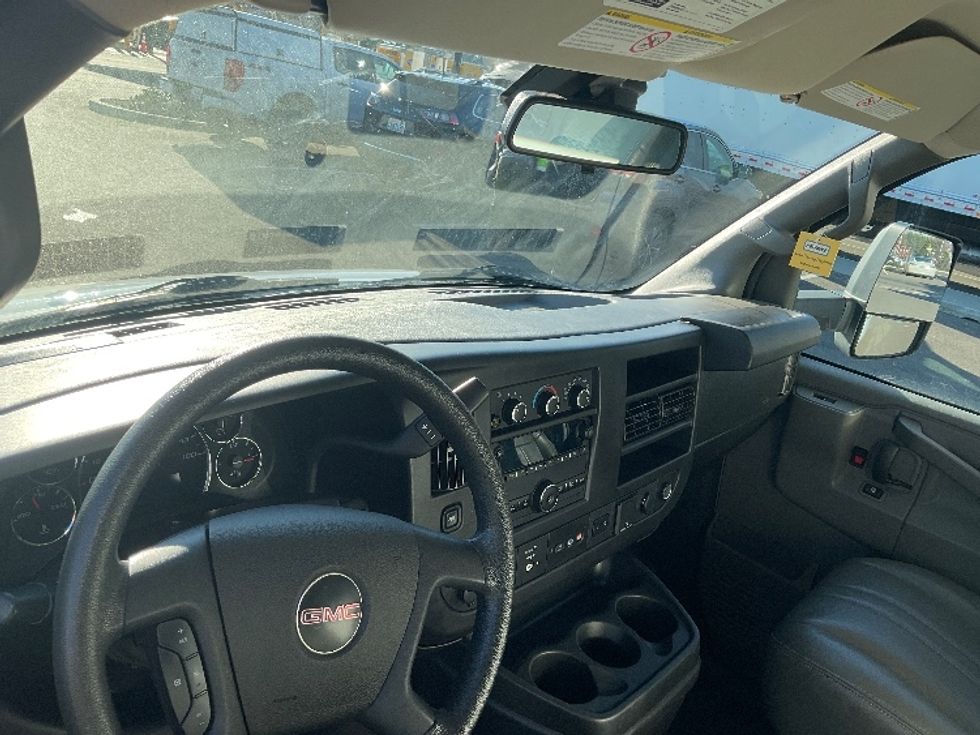 Light Duty Box Truck-Light and Medium Duty Trucks-GMC-2021-Savana G33903-Everett-WA-115,323\n\t\tmiles-$ 29,000 - Image 17