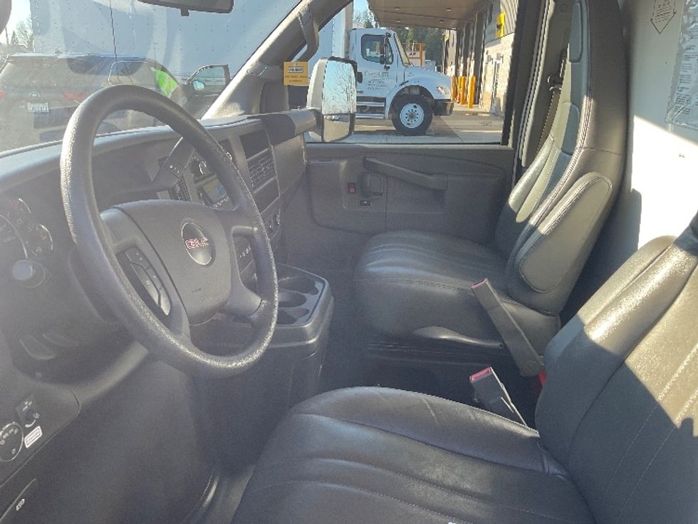 Light Duty Box Truck-Light and Medium Duty Trucks-GMC-2021-Savana G33903-Everett-WA-115,323\n\t\tmiles-$ 29,000 - Image 18