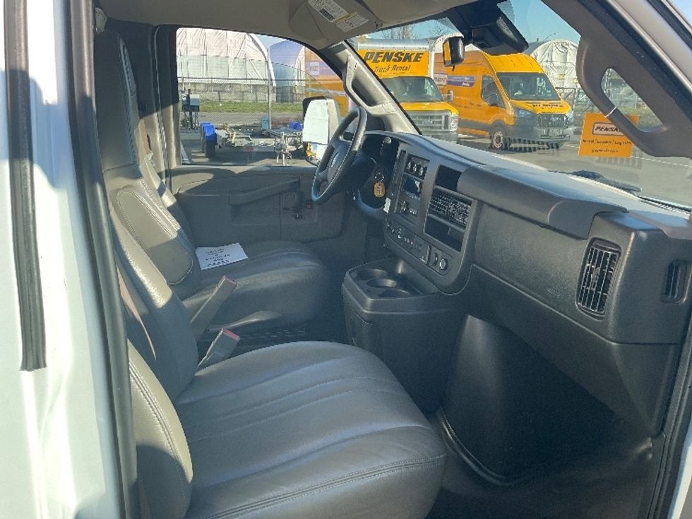 Light Duty Box Truck-Light and Medium Duty Trucks-GMC-2021-Savana G33903-Everett-WA-115,323\n\t\tmiles-$ 29,000 - Image 21