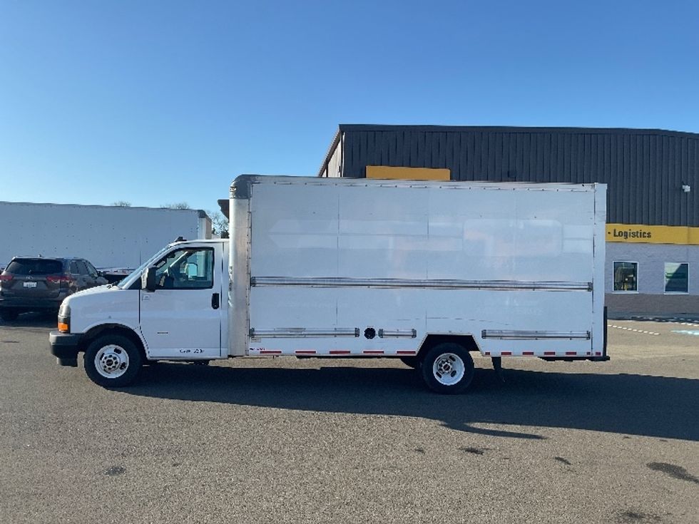 Light Duty Box Truck-Light and Medium Duty Trucks-GMC-2021-Savana G33903-Everett-WA-115,323\n\t\tmiles-$ 29,000 - Image 4