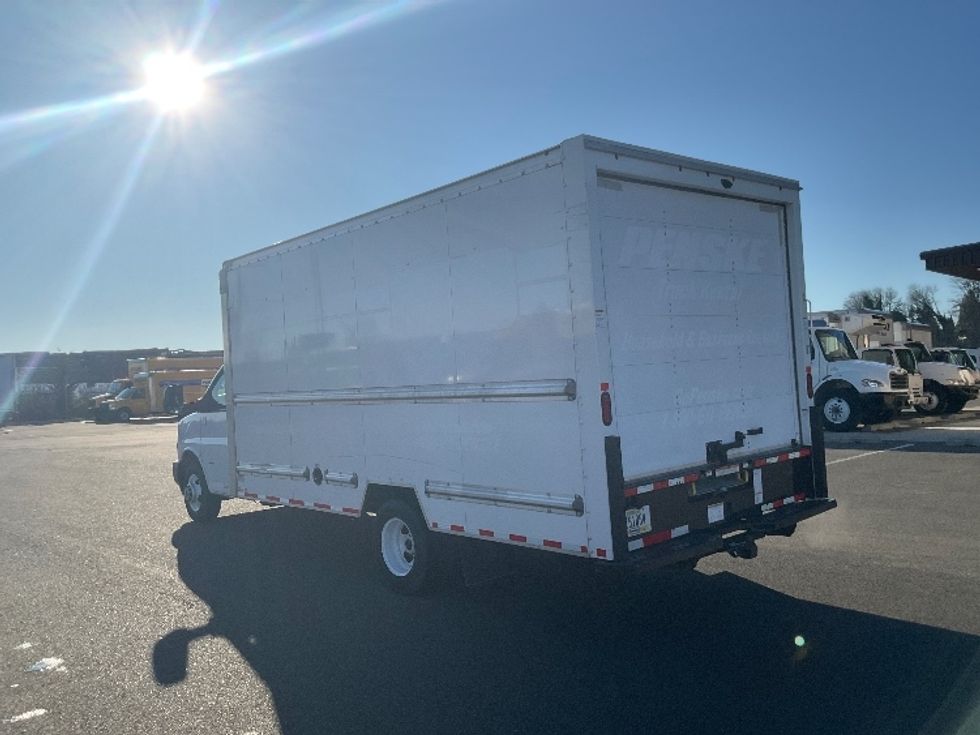 Light Duty Box Truck-Light and Medium Duty Trucks-GMC-2021-Savana G33903-Everett-WA-115,323\n\t\tmiles-$ 29,000 - Image 6