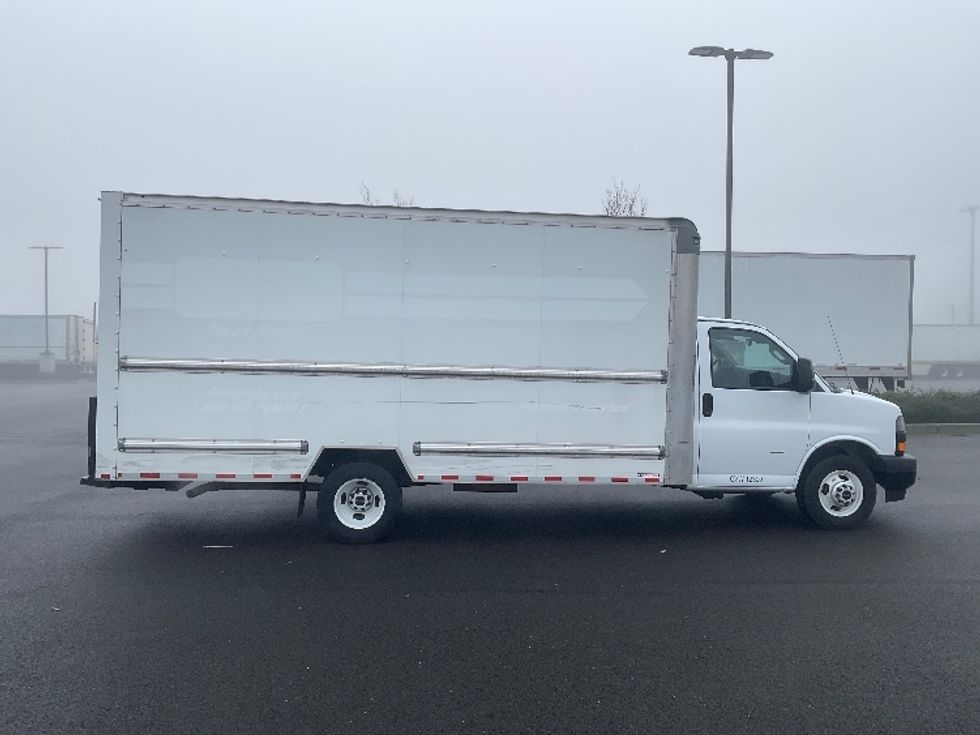 Light Duty Box Truck-Light and Medium Duty Trucks-GMC-2021-Savana G33903-Everett-WA-115,877\n\t\tmiles-$ 28,750 - Image 12