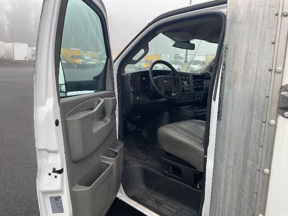 Light Duty Box Truck-Light and Medium Duty Trucks-GMC-2021-Savana G33903-Everett-WA-115,877\n\t\tmiles-$ 28,750 - Image 13