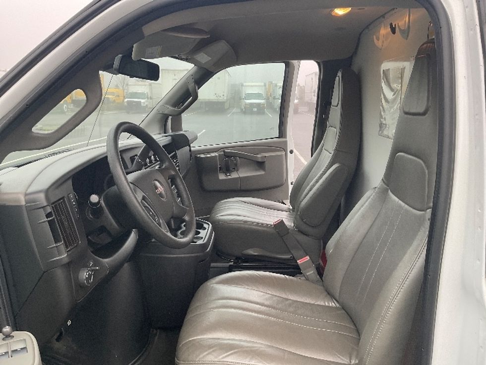 Light Duty Box Truck-Light and Medium Duty Trucks-GMC-2021-Savana G33903-Everett-WA-115,877\n\t\tmiles-$ 28,750 - Image 15