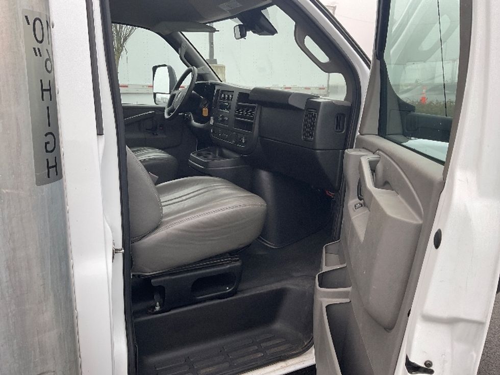 Light Duty Box Truck-Light and Medium Duty Trucks-GMC-2021-Savana G33903-Everett-WA-115,877\n\t\tmiles-$ 28,750 - Image 16