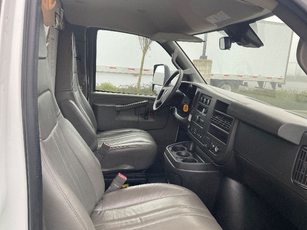 Light Duty Box Truck-Light and Medium Duty Trucks-GMC-2021-Savana G33903-Everett-WA-115,877\n\t\tmiles-$ 28,750 - Image 18