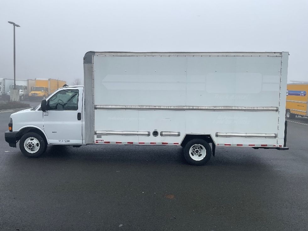 Light Duty Box Truck-Light and Medium Duty Trucks-GMC-2021-Savana G33903-Everett-WA-115,877\n\t\tmiles-$ 28,750 - Image 4