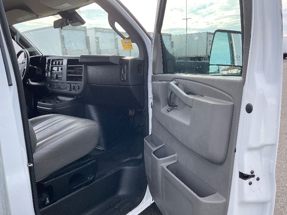 Light Duty Box Truck-Light and Medium Duty Trucks-GMC-2021-Savana G33903-Everett-WA-116,134\n\t\tmiles-$ 29,250 - Image 16