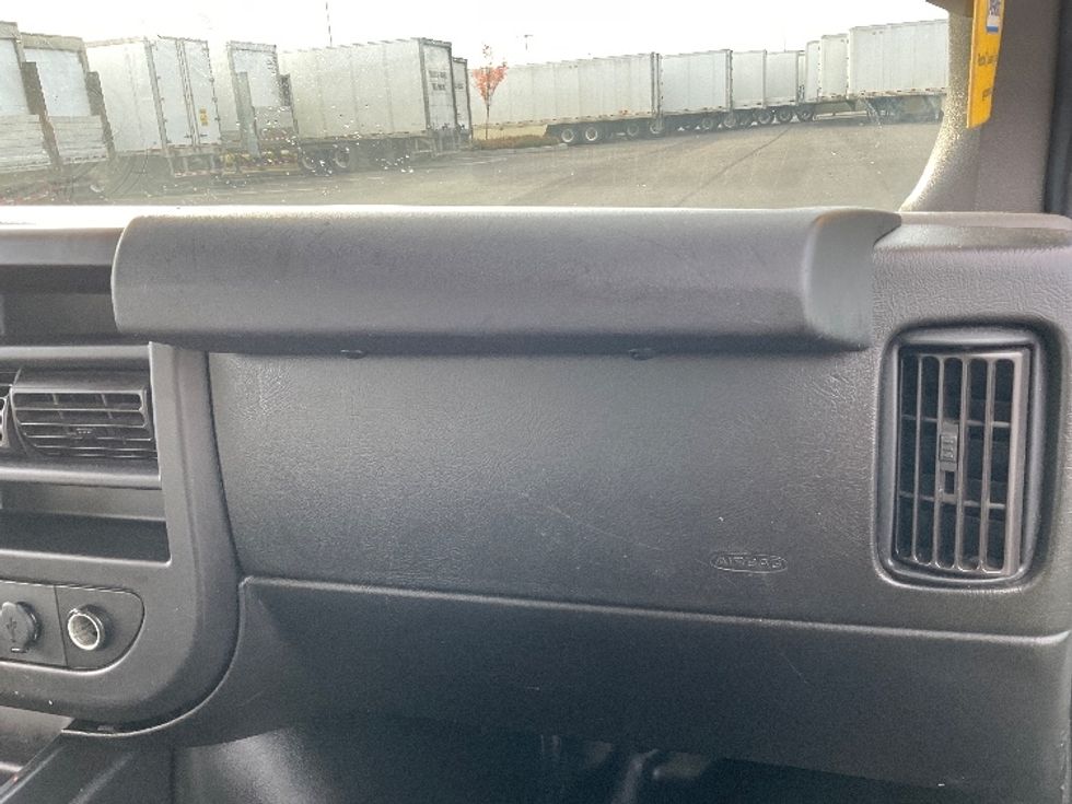 Light Duty Box Truck-Light and Medium Duty Trucks-GMC-2021-Savana G33903-Everett-WA-116,134\n\t\tmiles-$ 29,250 - Image 17