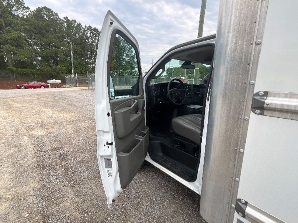 Light Duty Box Truck-Light and Medium Duty Trucks-GMC-2021-Savana G33903-Fayetteville-NC-106,724\n\t\tmiles-$ 29,000 - Image 14