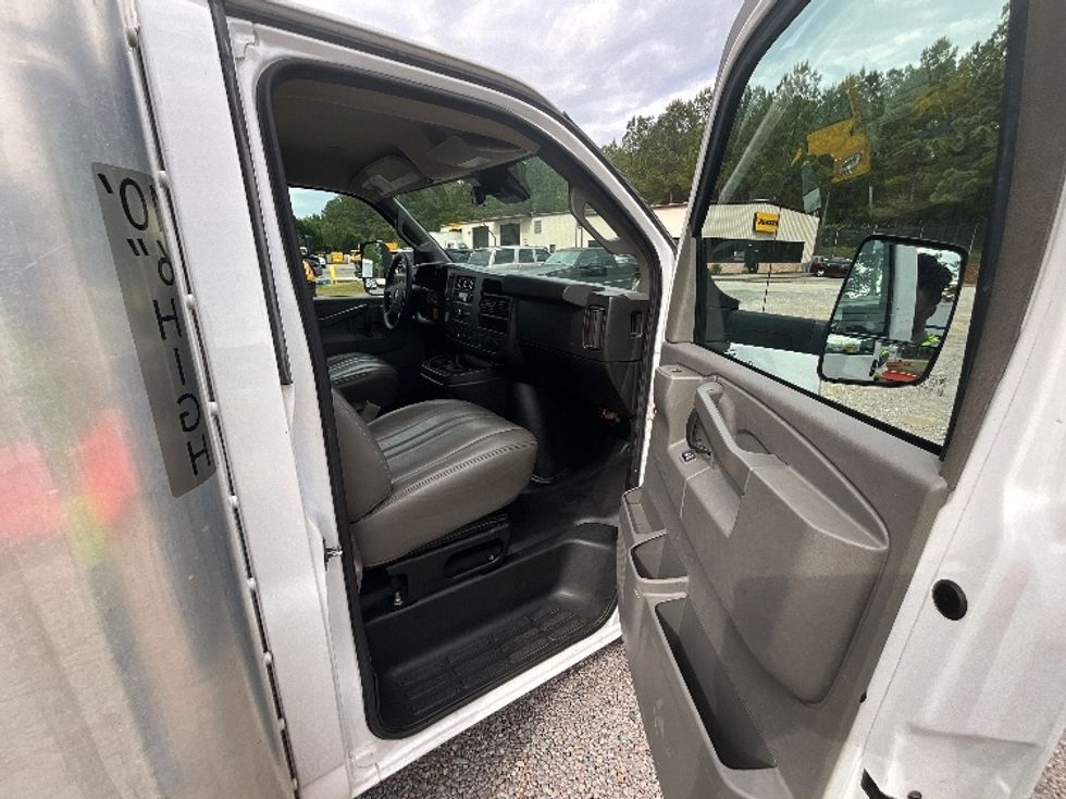 Light Duty Box Truck-Light and Medium Duty Trucks-GMC-2021-Savana G33903-Fayetteville-NC-106,724\n\t\tmiles-$ 29,000 - Image 18