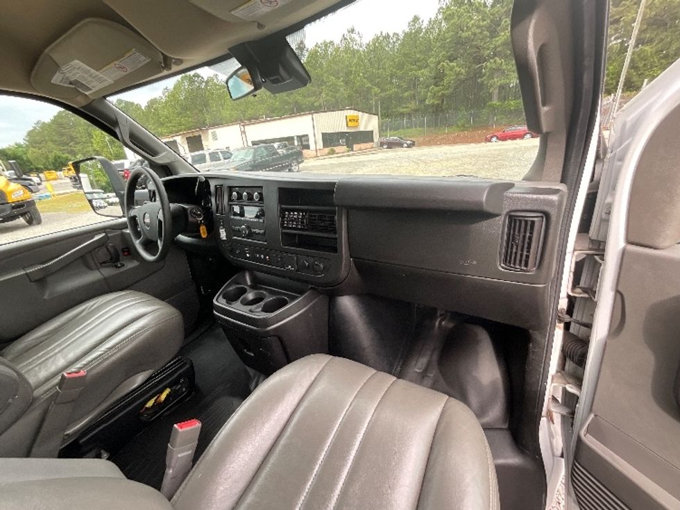 Light Duty Box Truck-Light and Medium Duty Trucks-GMC-2021-Savana G33903-Fayetteville-NC-106,724\n\t\tmiles-$ 29,000 - Image 19