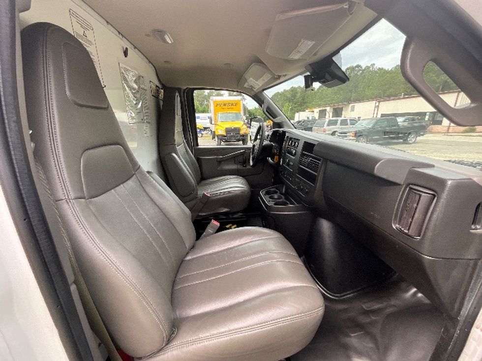 Light Duty Box Truck-Light and Medium Duty Trucks-GMC-2021-Savana G33903-Fayetteville-NC-106,724\n\t\tmiles-$ 29,000 - Image 20