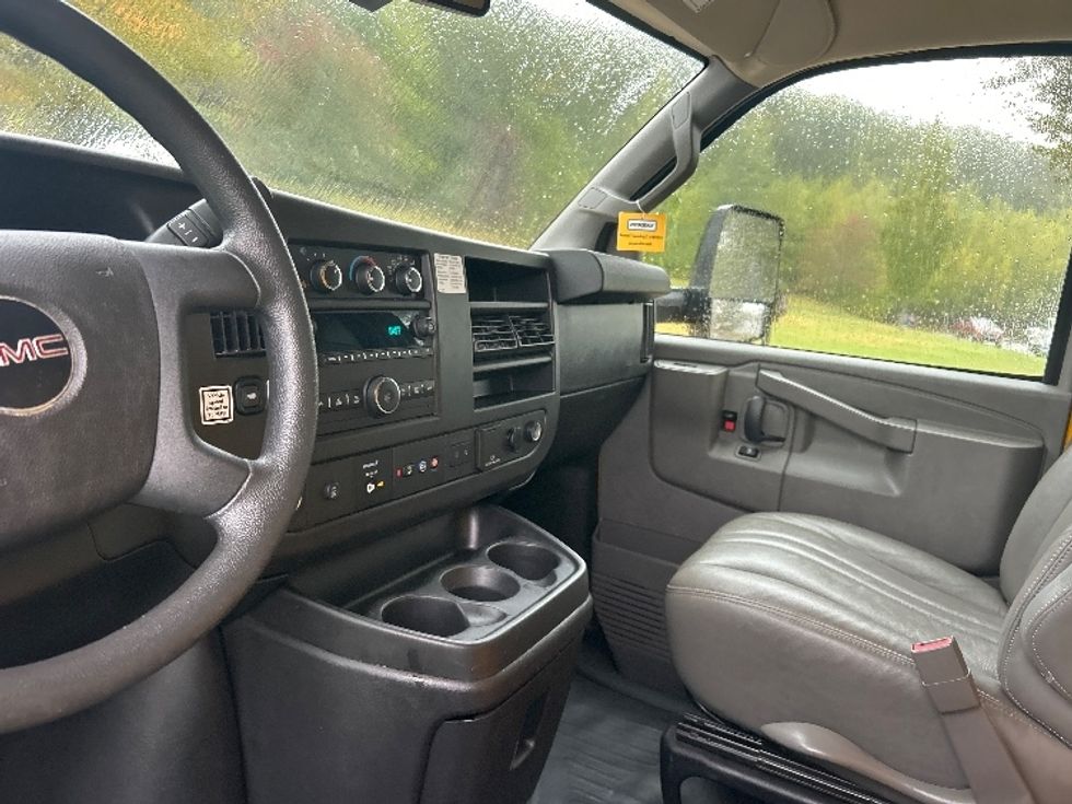 Light Duty Box Truck-Light and Medium Duty Trucks-GMC-2021-Savana G33903-Fitchburg-MA-110,942\n\t\tmiles-$ 24,000 - Image 16