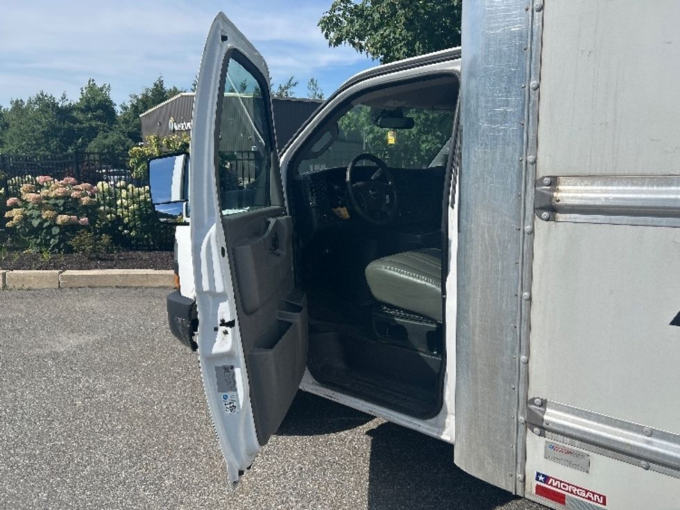 Light Duty Box Truck-Light and Medium Duty Trucks-GMC-2021-Savana G33903-Fitchburg-MA-81,555\n\t\tmiles-$ 28,250 - Image 16