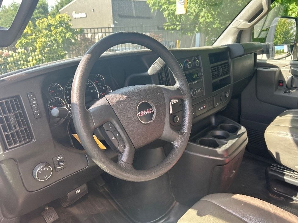 Light Duty Box Truck-Light and Medium Duty Trucks-GMC-2021-Savana G33903-Fitchburg-MA-81,555\n\t\tmiles-$ 28,250 - Image 17