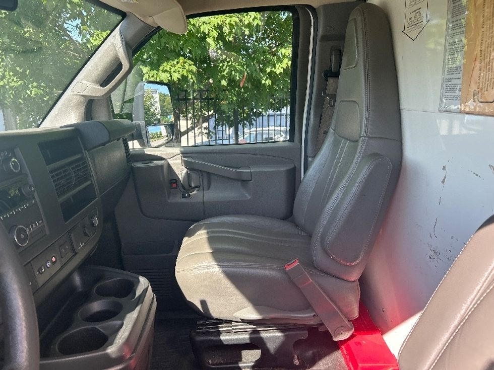 Light Duty Box Truck-Light and Medium Duty Trucks-GMC-2021-Savana G33903-Fitchburg-MA-81,555\n\t\tmiles-$ 28,250 - Image 19
